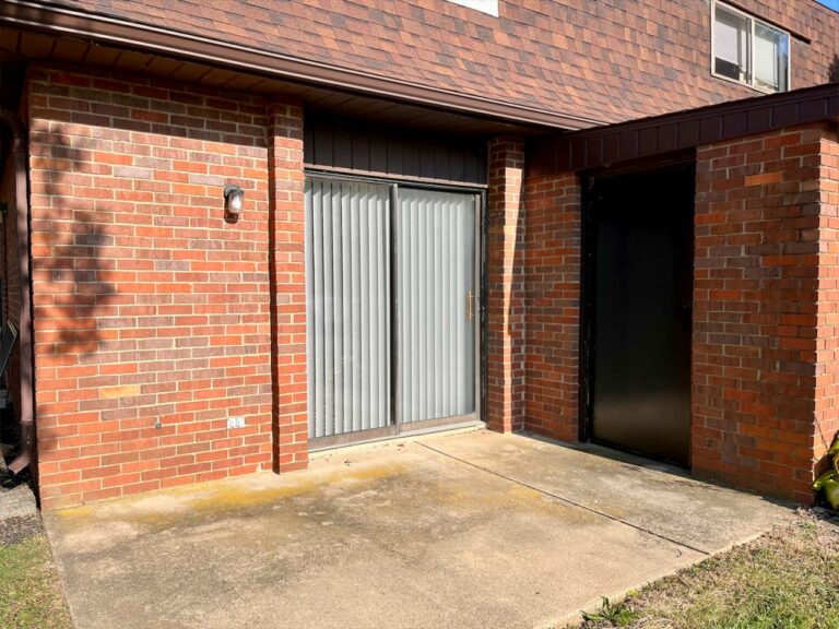 Jennings Avenue Apartments - apartment patio