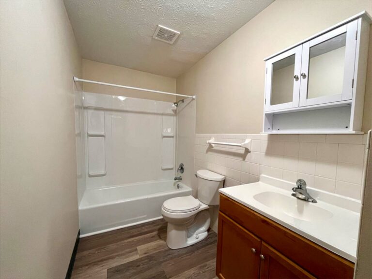 Jennings Avenue Apartments - apartment interior bathroom