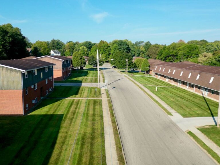 Jennings Avenue Apartments - aerial view of property