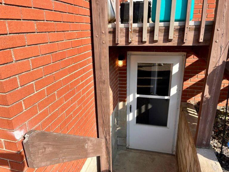 Jennings Avenue Apartments - laundry facility entrance