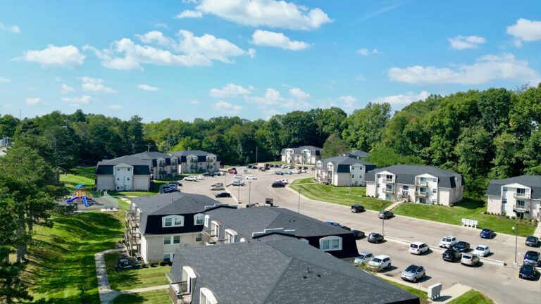 Pine Bridge Apartments - aerial view of the property